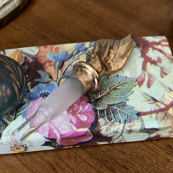 Egyptian hand blown perfume bottle. Exquisite design . - Picture 3 of 13